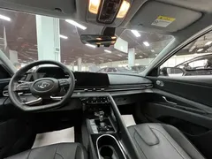 2022 Hyundai Elantra 1.5L CVT LUX Premium, белый — фото 13