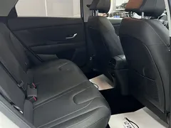 2022 Hyundai Elantra 1.5L CVT LUX Premium, белый — фото 15