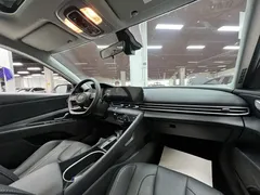 2022 Hyundai Elantra 1.5L CVT LUX Premium, белый — фото 23