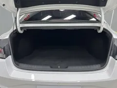 2022 Hyundai Elantra 1.5L CVT LUX Premium, белый — фото 24