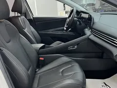2022 Hyundai Elantra 1.5L CVT LUX Premium, белый — фото 25
