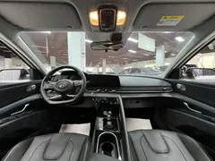 2022 Hyundai Elantra 1.5L CVT LUX Premium, белый — фото 27