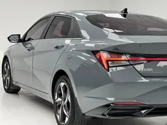 2022 Hyundai Elantra 1.5L CVT LUX Premium — фото 5
