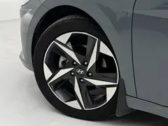 2022 Hyundai Elantra 1.5L CVT LUX Premium — фото 14