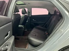 2022 Hyundai Elantra 1.5L CVT LUX Premium — фото 17