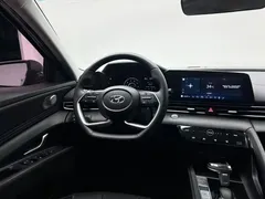 2022 Hyundai Elantra 1.5L CVT LUX Premium — фото 20