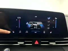 2022 Hyundai Elantra 1.5L CVT LUX Premium — фото 22