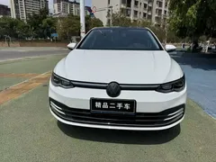 2020 Volkswagen Golf 200TSI DSG, белый — фото 2