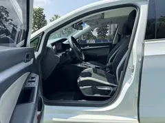 2020 Volkswagen Golf 200TSI DSG, белый — фото 13