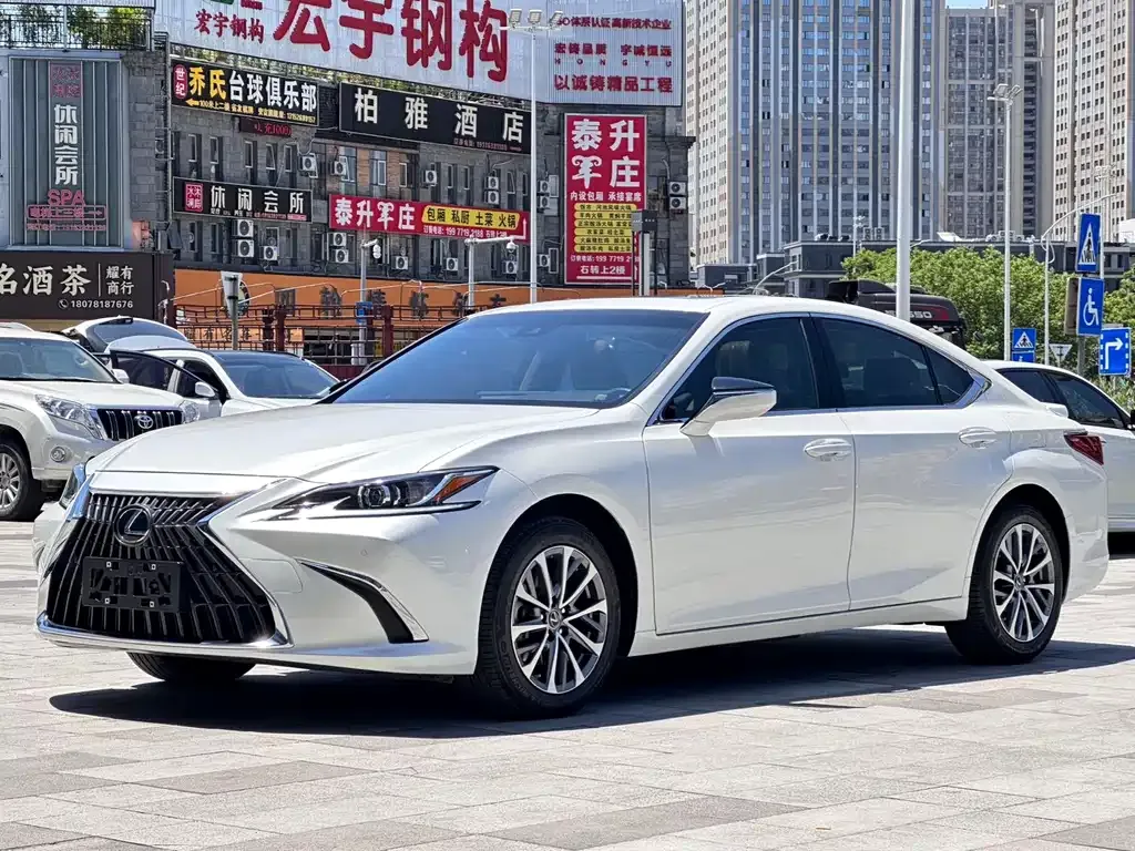 2022 Lexus ES 200
