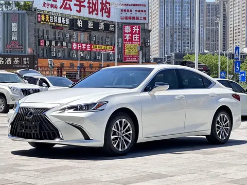 2022 Lexus ES 200