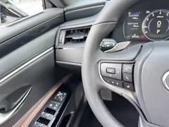2022 Lexus ES 200, белый — фото 13