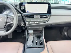 2022 Lexus ES 200, белый — фото 17