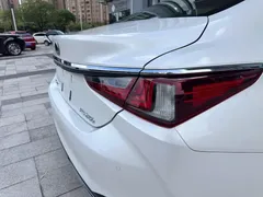 2022 Lexus ES 200, белый — фото 27