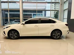 2023 Kia Cerato 1.5L CVT Luxury, белый — фото 4