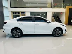 2023 Kia Cerato 1.5L CVT Luxury, белый — фото 5