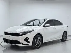 2023 Kia Cerato 1.5L CVT Luxury, белый — фото 1