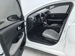 2023 Kia Cerato 1.5L CVT Luxury, белый — фото 7
