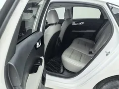 2023 Kia Cerato 1.5L CVT Luxury, белый — фото 8