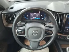 2022 Volvo XC60 B5 4WD Luxury — фото 11