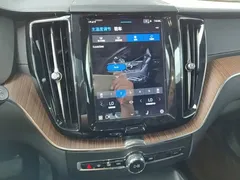 2022 Volvo XC60 B5 4WD Luxury — фото 13