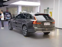 2021 Volvo V90 Cross Country B5 AWD — фото 4