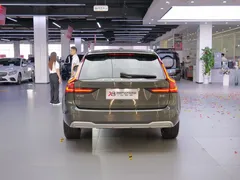 2021 Volvo V90 Cross Country B5 AWD — фото 6