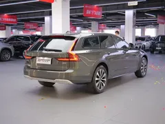 2021 Volvo V90 Cross Country B5 AWD — фото 9