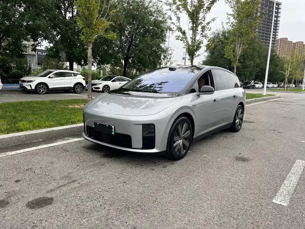 2025 Li Auto i8