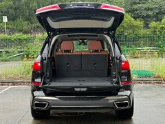 2022 BMW X7 xDrive M50i, чёрный — фото 14