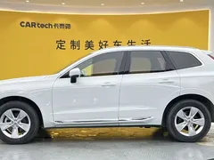 2022 Volvo XC60 4WD Luxury, белый — фото 8