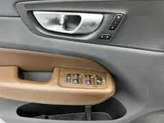 2022 Volvo XC60 4WD Luxury, белый — фото 17