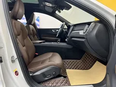 2022 Volvo XC60 4WD Luxury, белый — фото 19