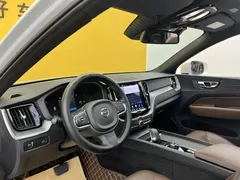 2022 Volvo XC60 4WD Luxury, белый — фото 32