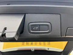 2022 Volvo XC60 4WD Luxury, белый — фото 33