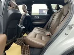 2022 Volvo XC60 4WD Luxury, белый — фото 36