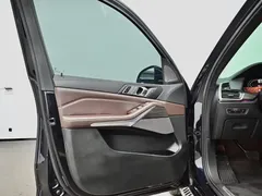 2022 BMW X5 40Li M, чёрный — фото 20