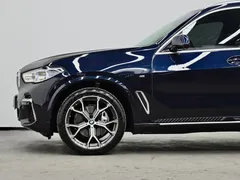 2022 BMW X5 40Li M, чёрный — фото 25