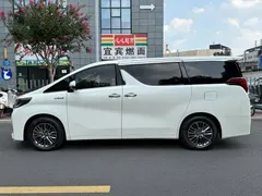 2021 Toyota Alphard Hybrid 2.5L Luxury, белый — фото 3