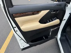 2021 Toyota Alphard Hybrid 2.5L Luxury, белый — фото 6