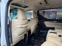 2021 Toyota Alphard Hybrid 2.5L Luxury, белый — фото 11