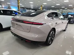 2025 Nio ET5 75kWh, чёрный — фото 7