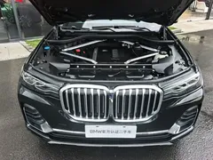 2022 BMW X7 xDrive40i Luxury Package, чёрный — фото 3
