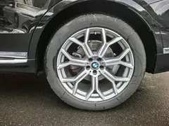 2022 BMW X7 xDrive40i Luxury Package, чёрный — фото 5