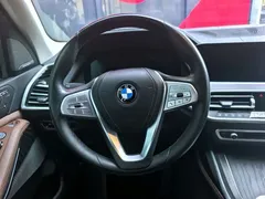 2022 BMW X7 xDrive40i Luxury Package, чёрный — фото 9