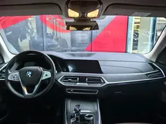 2022 BMW X7 xDrive40i Luxury Package, чёрный — фото 11