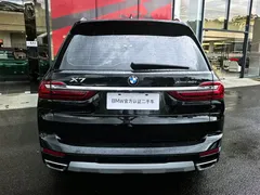 2022 BMW X7 xDrive40i Luxury Package, чёрный — фото 14
