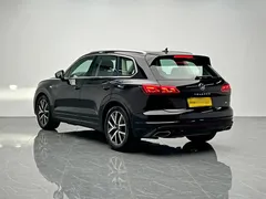 2022 Volkswagen Touareg 3.0TSI, чёрный — фото 4