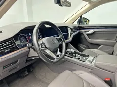 2022 Volkswagen Touareg 3.0TSI, чёрный — фото 14