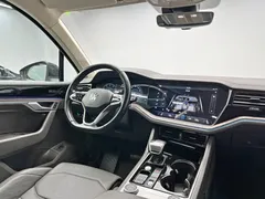 2022 Volkswagen Touareg 3.0TSI, чёрный — фото 24